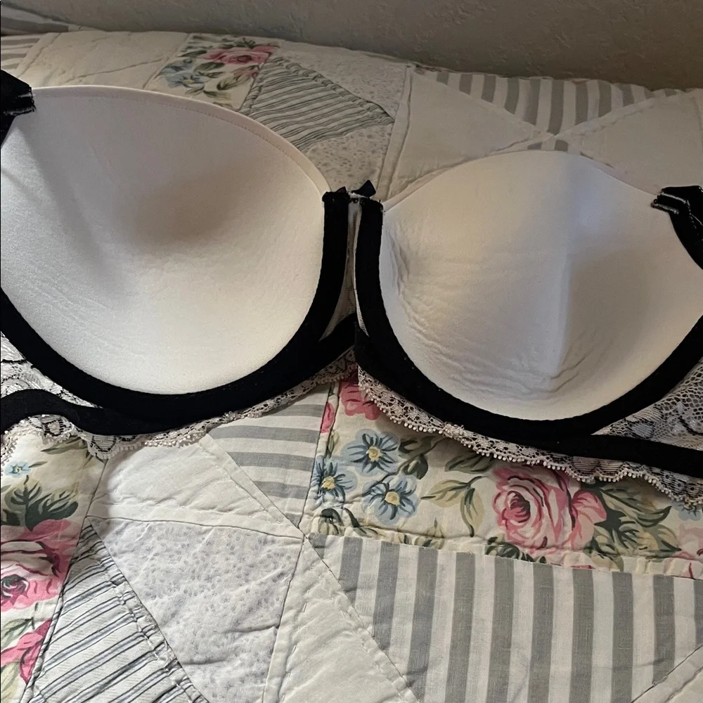 Victoria's Secret Lace Bra - Black and White -DREAM ANGELS BRA. VERY BEAUTIFUL - Picture 4 of 9